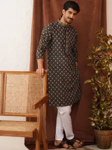 Jompers Men Embroidered Regular Sequinned Kurta with Pyjamas