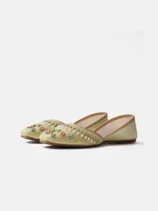 JM Looks Girls Ethnic Mojaris with Embroidered Flats