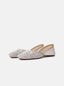 JM Looks Girls Ethnic Mojaris with Embroidered Flats