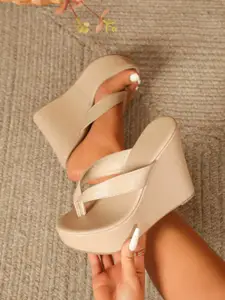 GLO GLAMP Women Solid Open Toe Wedge Heel Sandals