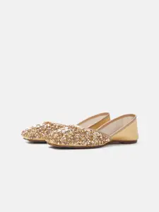 JM Looks Girls Ethnic Mojaris with Embroidered Flats