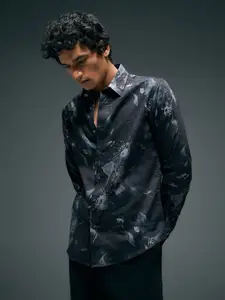 Flying Machine Men Slim Fit Opaque Printed Casual Shirt