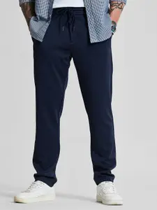 Snitch Men Navy Textured Mid-Rise Slim Fit Regular Trousers