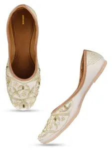 Anouk Women Embellished Ethnic Mojaris Flats
