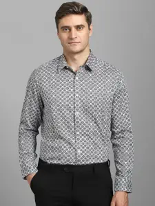 Louis Philippe Men Spread Collar Geometric Printed Cotton Formal Shirt