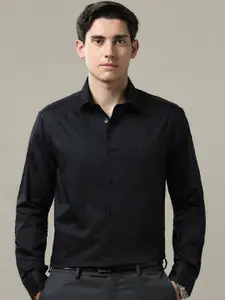 Arrow Men Classic Tailored Fit Spread Collar Textured Cotton Formal Shirt