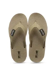 FLITE Men Textured T-Strap Flip Flops