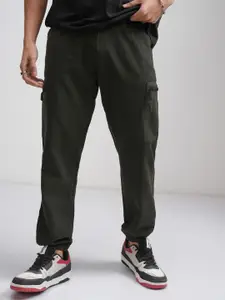 HIGHLANDER Men Solid Elasticated Relaxed Fit Jogger