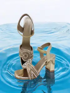 MONAQI Women Block Open Toe  Sandals  With Ethnic Embellished