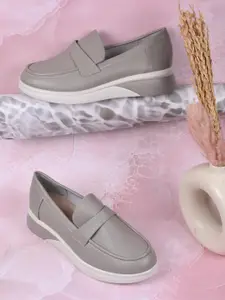 Jove Women Textured Loafers