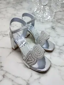 MONAQI Embellished Block Heel Sandals