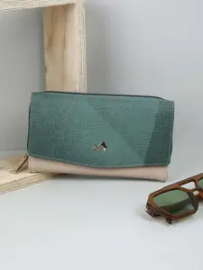 Metro Women Textured Three Fold Wallet