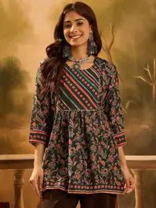 Sangria Women Floral Printed Round Neck Short Kurti