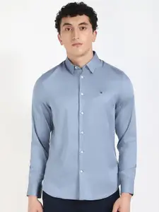 Tommy Hilfiger Men Slim Fit Spread Collar Solid Cotton Casual Shirt