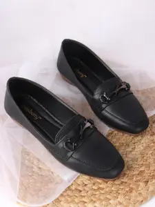 DressBerry Women Embellished Mojaris Flats