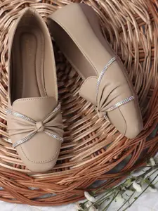 DressBerry Women Embellished Mojaris Flats