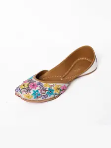 MyMy footwear Women Embellished Mojaris
