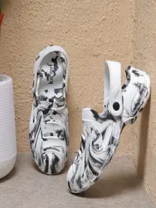 KNIEVL Men Printed Clogs