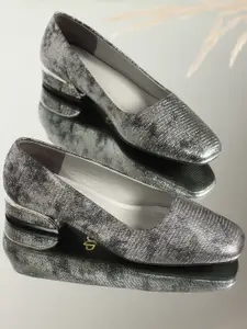 THE WHITE POLE Women Stylish Trending Block Heels Mule Bellies Sandal