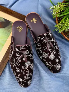 House of Pataudi Men Embroidered Slip-On Mules