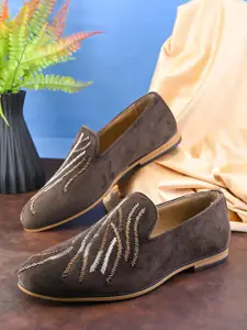 House of Pataudi Men Embellished Slip-On Mojaris