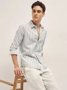 THE BEAR HOUSE Men Slim Fit Opaque Striped Casual Shirt