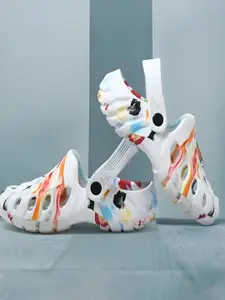 KNIEVL Men Printed Clogs