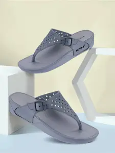 FLITE Women Textured T-Strap Flip Flops