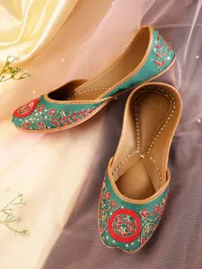 House of Pataudi Floral Embroidered Mojaris