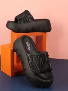 The Roadster Lifestyle Co Women Self Design Comfortable Sliders