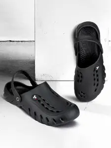 DRACKFOOT Men Self Design Clogs Flip Flops