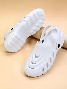 DRACKFOOT Men Solid Clogs