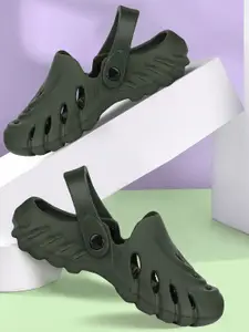 PENNEN Men Self Design Clogs