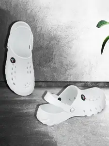 PENNEN Men Solid Clogs