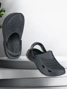 DRACKFOOT Men Solid Clogs