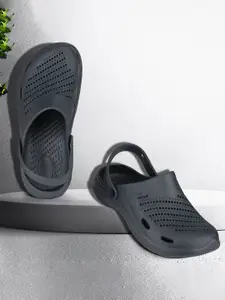 DRACKFOOT Men Self Design Clogs