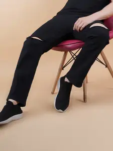 LINARIA Men Classic Relaxed Fit Low Distress Jeans