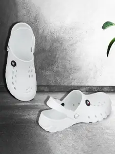 DRACKFOOT Men Self Design Clogs