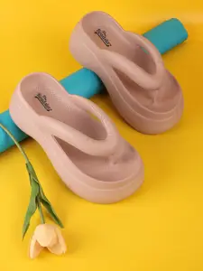 The Roadster Lifestyle Co Women Comfortable Sliders