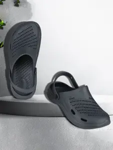 PENNEN Men Self Design Clogs