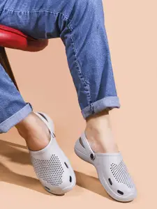 PENNEN Men Self Design Clogs