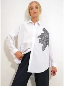 Trend Alacati stili Women Floral Opaque Printed Casual Shirt