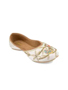 Anouk Women Embellished Ethnic Mojaris Flats