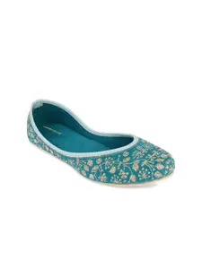 Anouk Women Embellished Ethnic Mojaris with Embroidered Flats