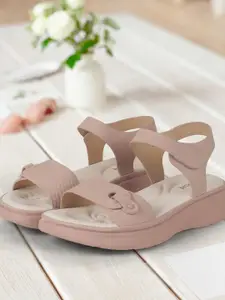 Mochi Women Open Toe Flats