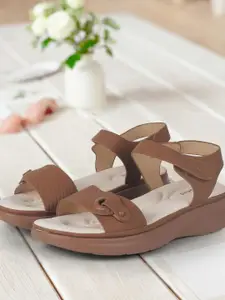 Mochi Women Open Toe Flatform Sandals