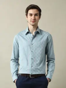 Arrow Men Classic Fit Spread Collar Chevron Striped Cotton Formal Shirt