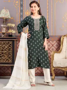 Sangria Girls Ethnic Motifs Printed Round Neck Sequinned Straight Kurta