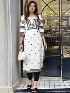 GoSriKi Floral Embroidered Notch Neck Thread Work Straight Kurta