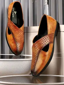 Buxton Men Textured Shoe-Style Sandals